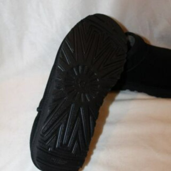 NIB‎ UGG WOMEN'S CLASSIC SUEDE SHEARLING LINED SLIPPERS BLACK - Picture 7 of 7